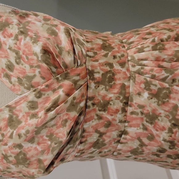 Talbots Sleeveless V-Neck Peach, Cream & Peach Floral Printed Dress - Size 2P - Picture 4 of 7